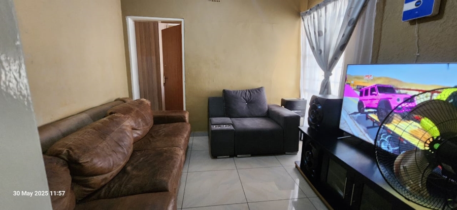 To Let 1 Bedroom Property for Rent in Oos Einde North West